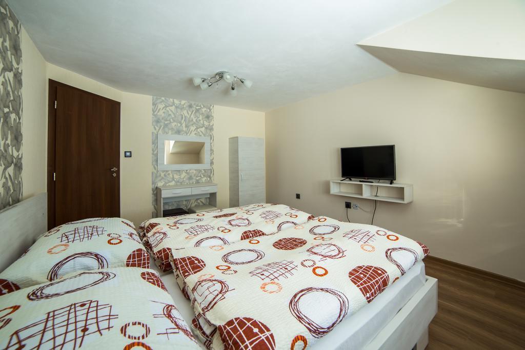 Apartmany Janka + Camp Besenova Luaran gambar
